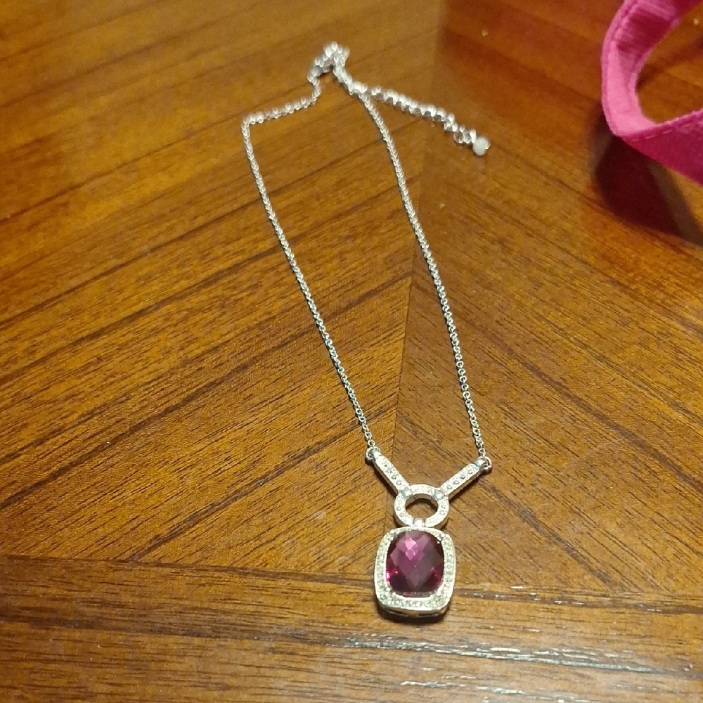 Elegant Silver Necklace with Pink Gemstone